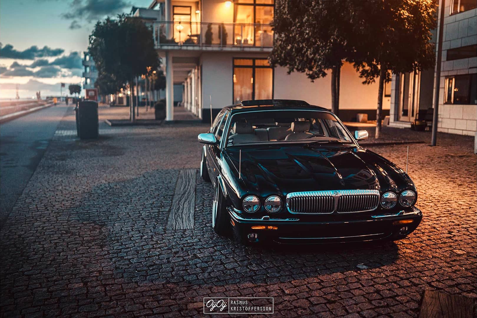 Jaguar XJ (X300) / Daimler Super V8 chrome grille frame
