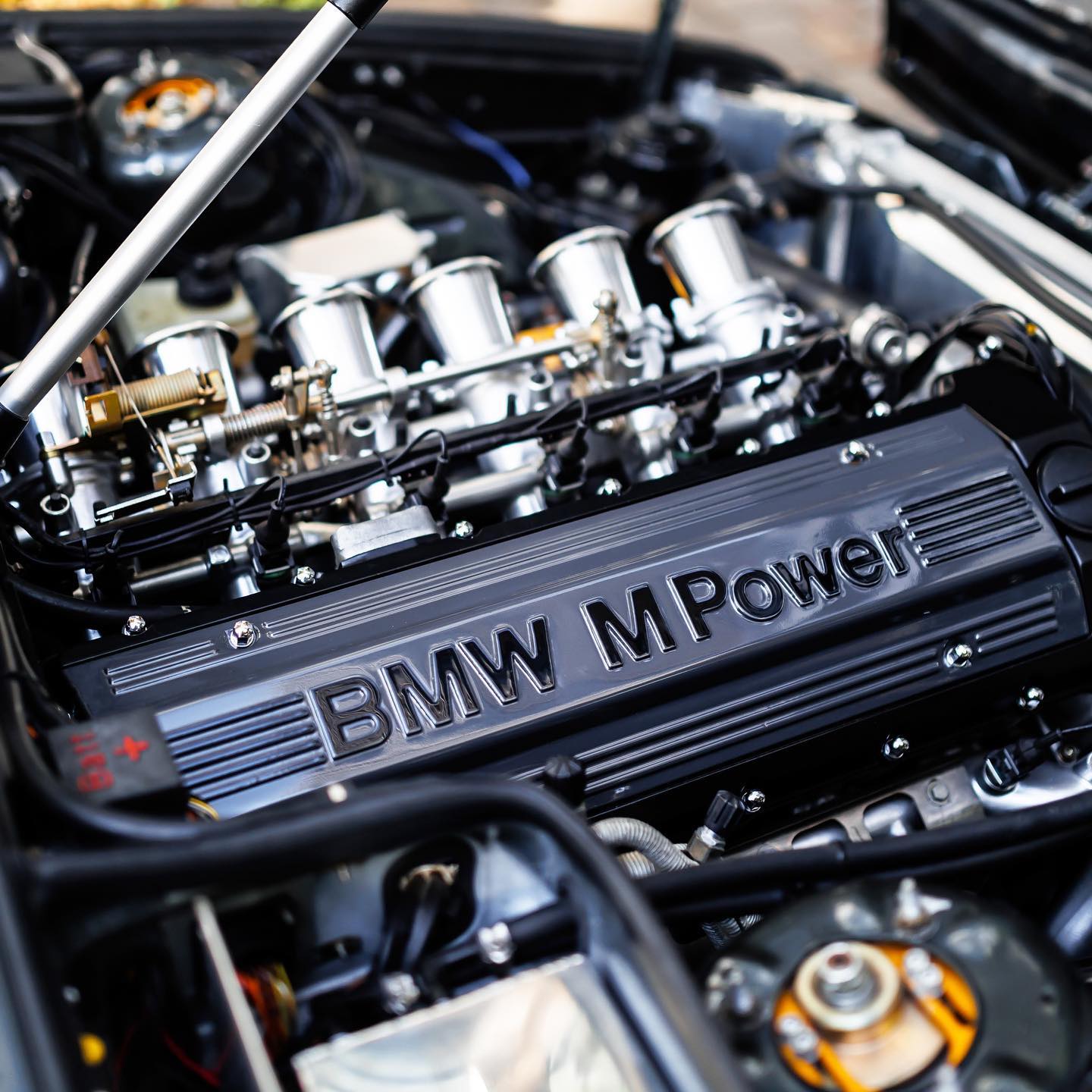 BMW M5 E34 3.8L inline 6-cylinder motor S38B38 