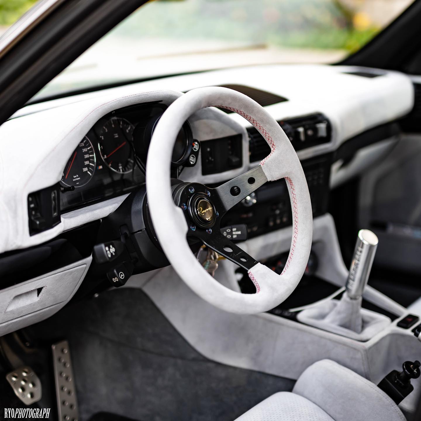 BMW E34 with Renown steering wheel in grey alecantara leather