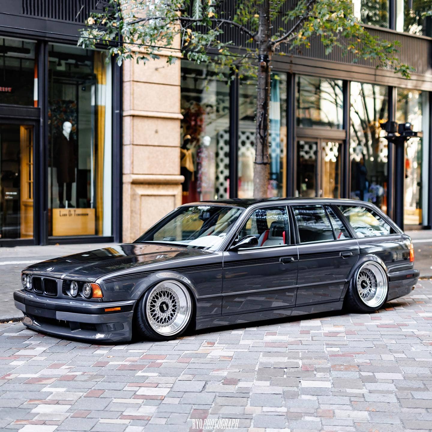 Bagged BMW E34 Touring on 18" BBS RS rims