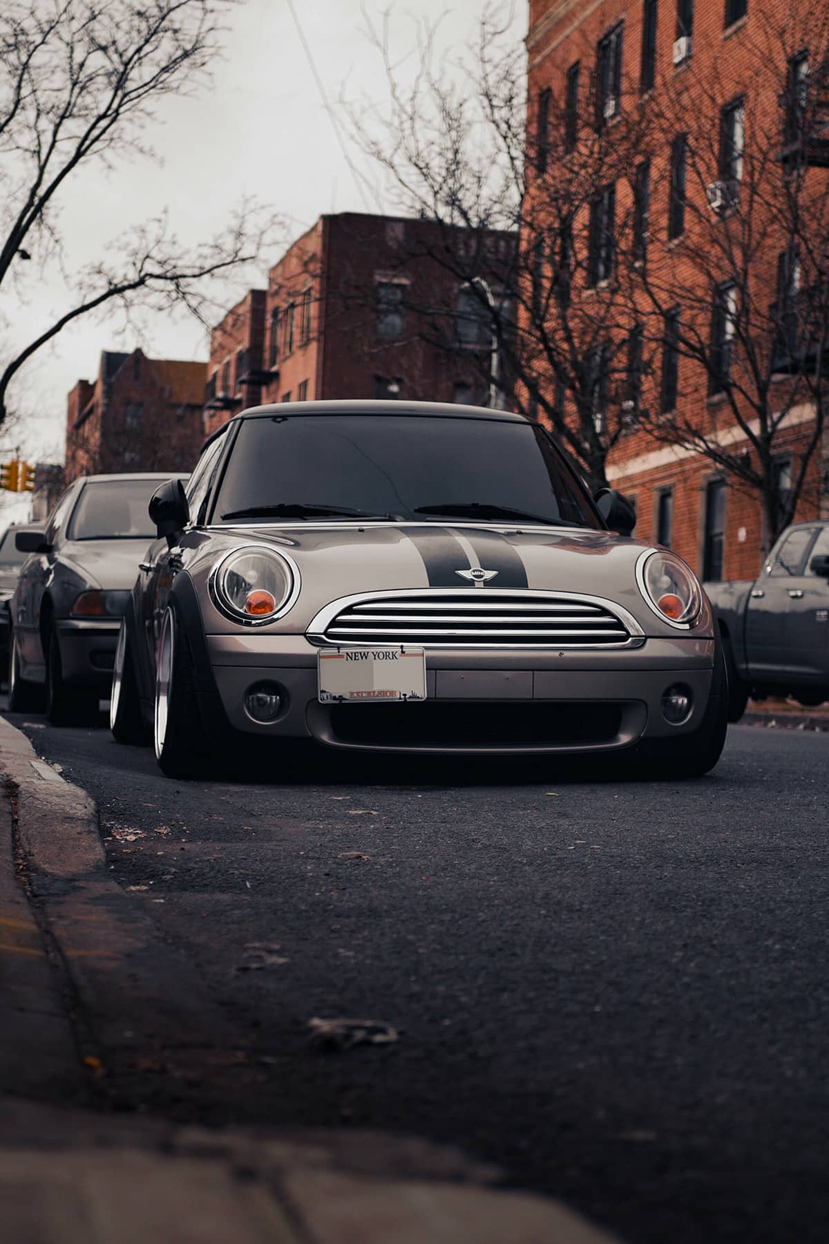 Slammed Mini Cooper R56 on air suspension