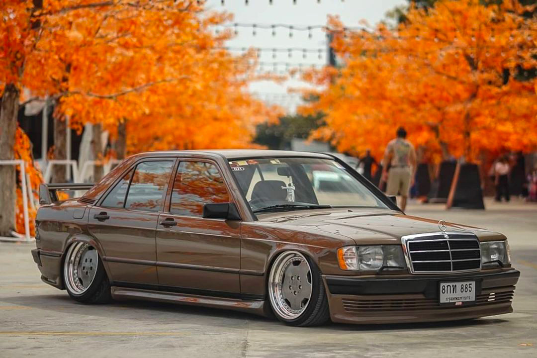 Mercedes 190e on FeelAir air suspension and a set of staggered custom spec AMG Hammer wheels