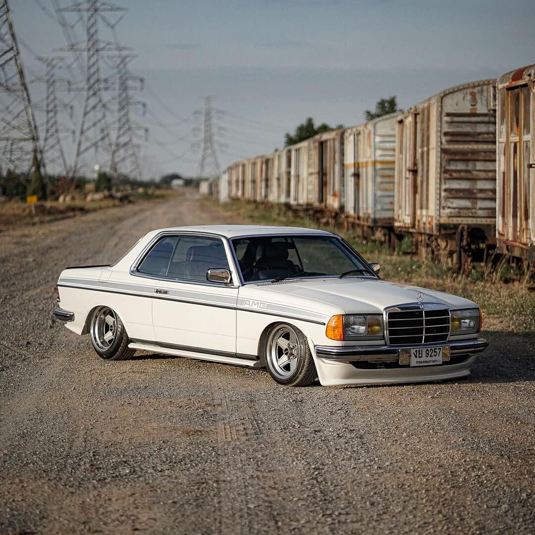 Slammed Mercedes c123 coupe on air suspension