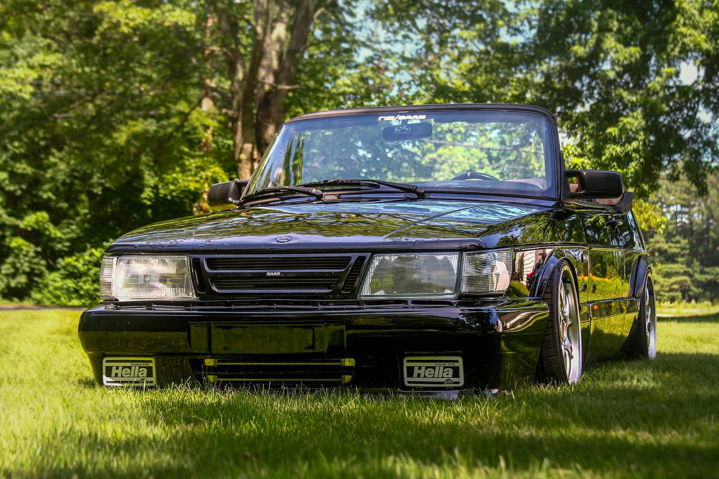 Modified Saab 900 with Airflow body kit slammed on custom air suspension
