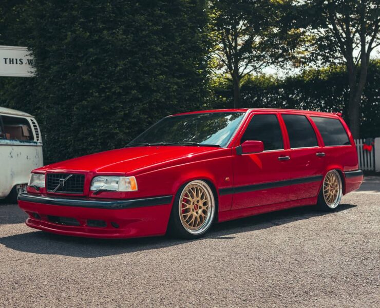Lowered Volvo 850R in red color