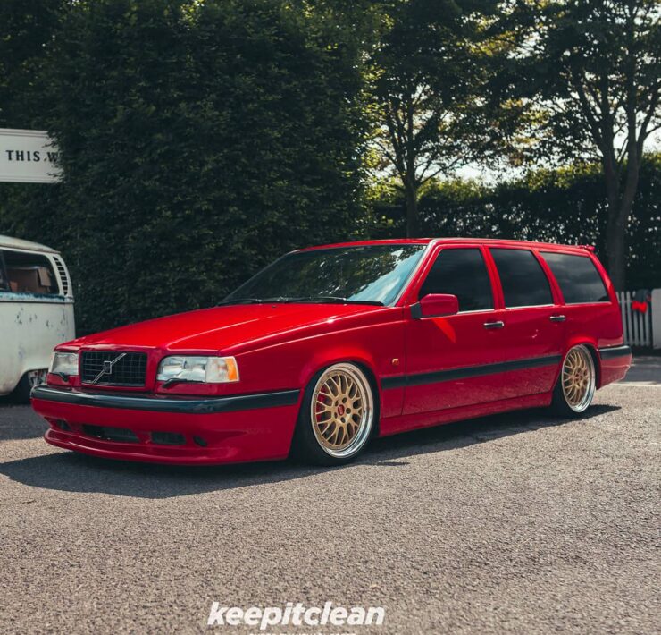 Lowered Volvo 850R in red color