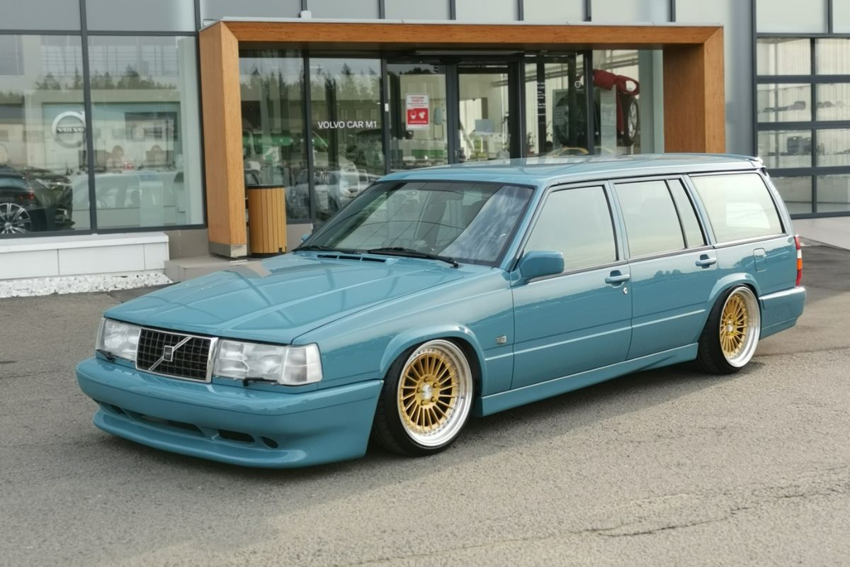 Stanced Volvo 940 Wagon on air suspension and custom wheels