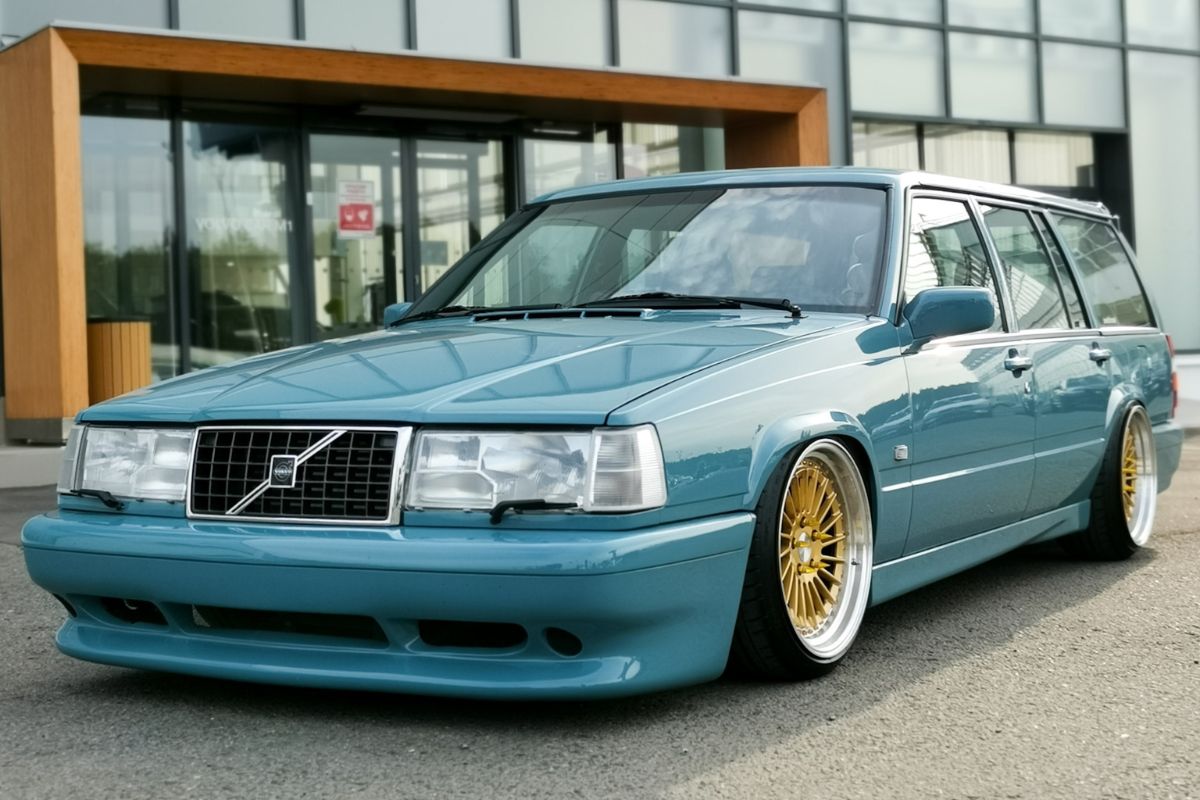 Slammed Volvo 940 Turbo Wagon