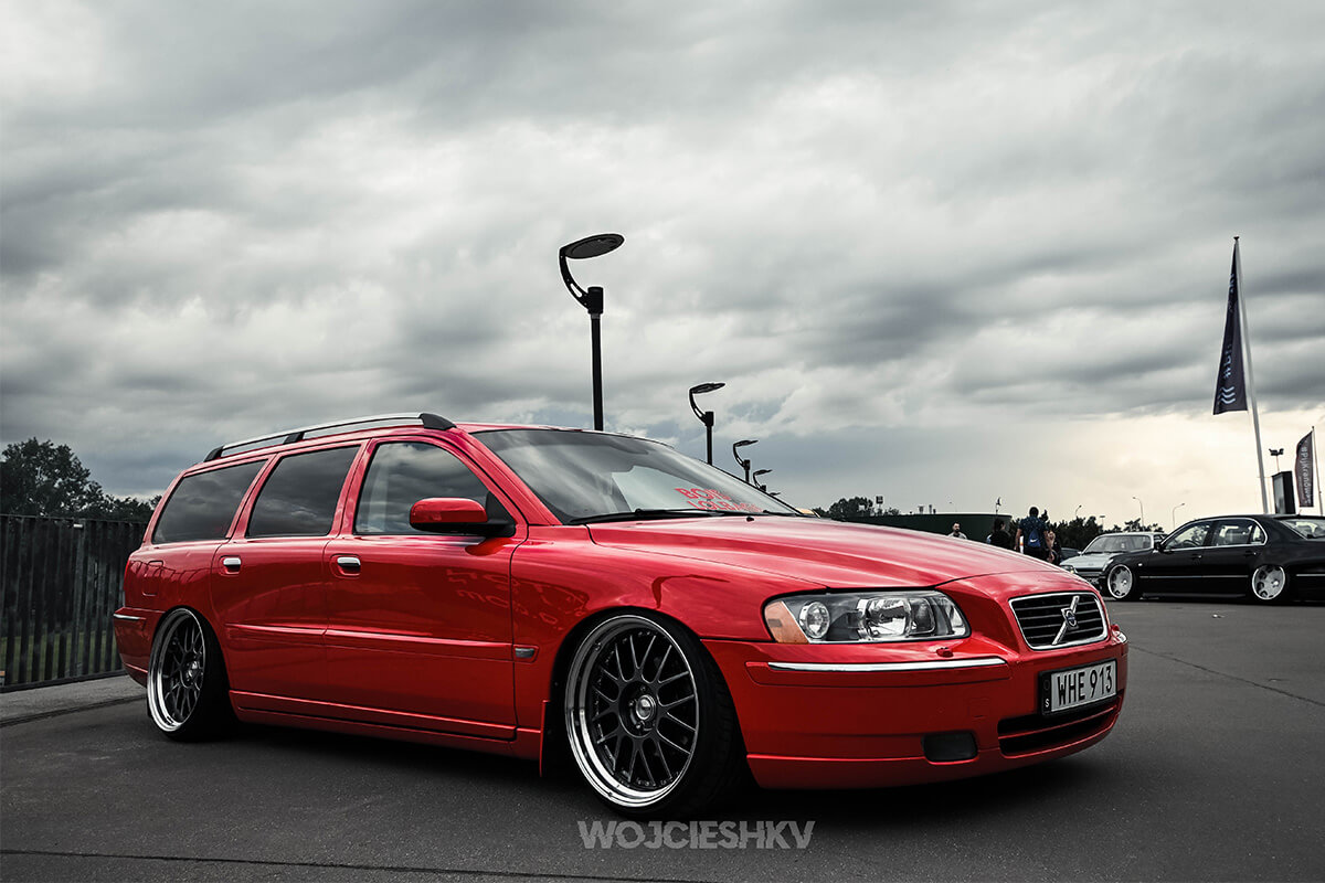 bagged Volvo V70 on air suspension