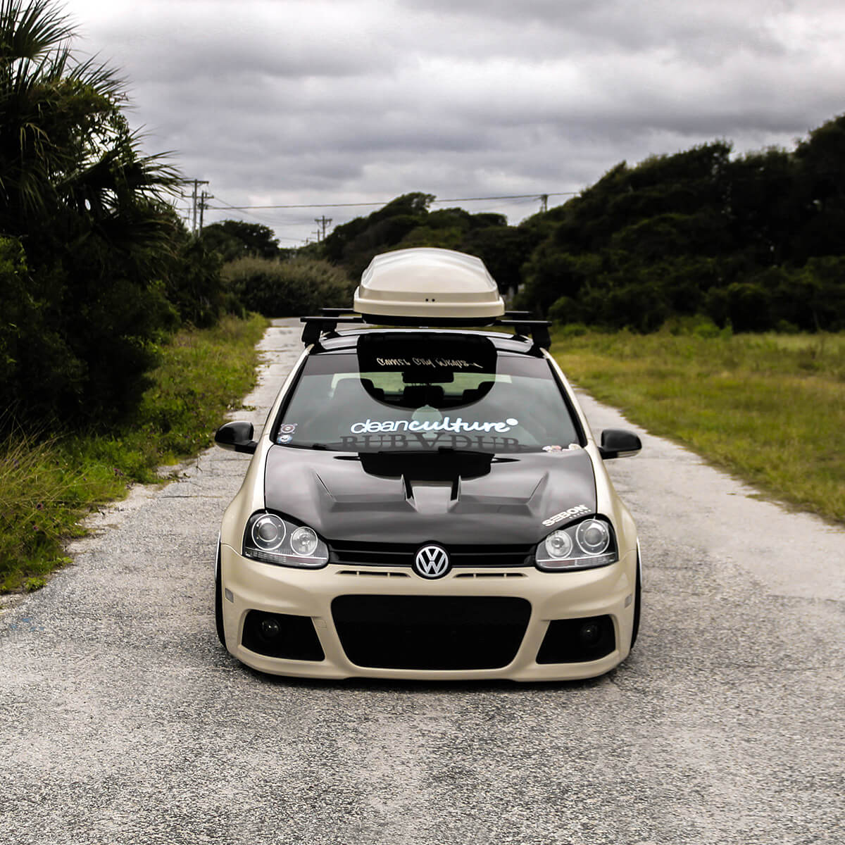 STANCED VW GOLF MK5 WITH A THUNDER BUNNY BODY KIT and Seibon Carbon Fiber DV hood