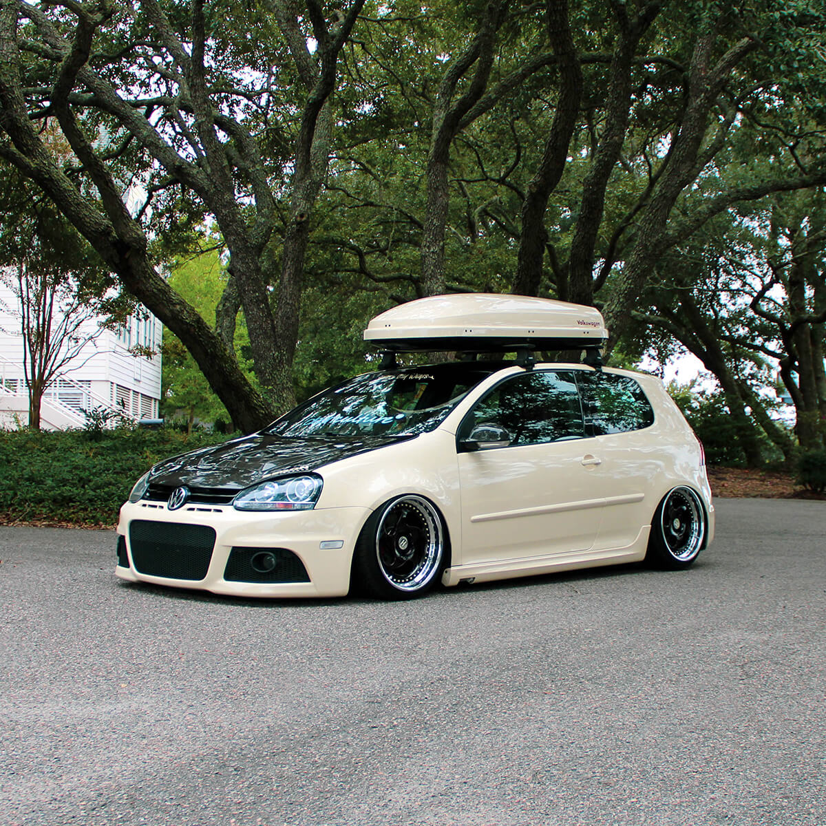 Stanced VW golf MK5 with air suspension