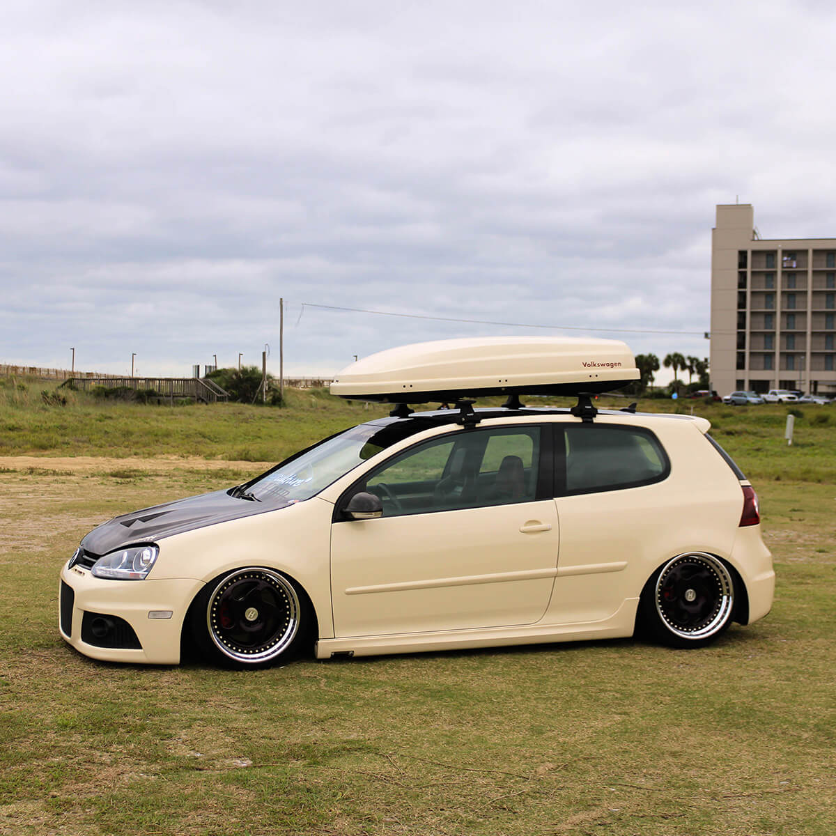 3-door Golf Mk5 Hatchback with a stance