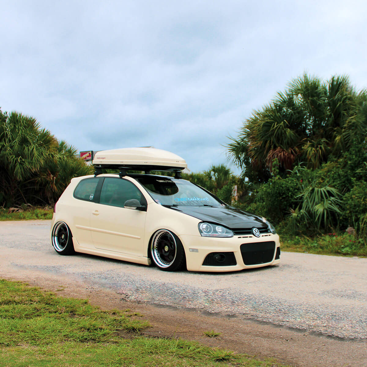 STANCED VW GOLF MK5 WITH A THUNDER BUNNY BODY KIT